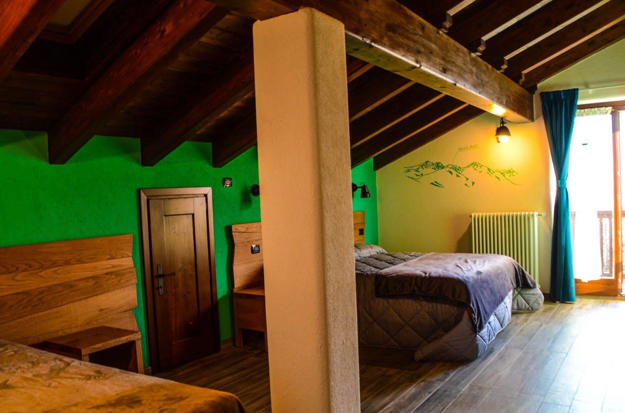 Les Vrais Rayons Hotel Verrayes Exterior photo